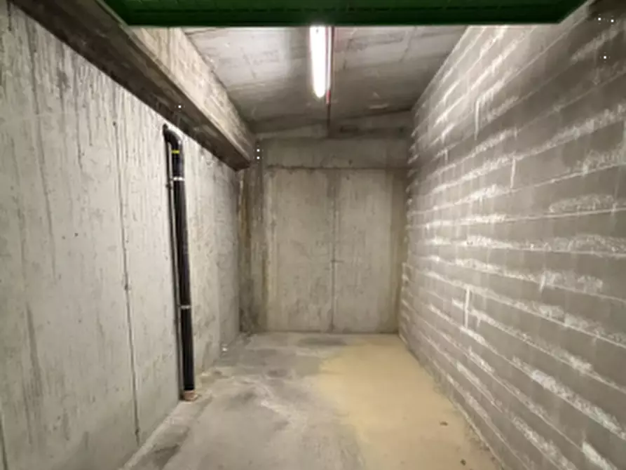 Immagine 2 di Garage in vendita  in Via Envie a Torino