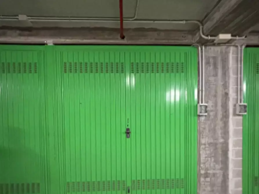 Immagine 1 di Garage in vendita  in Via Envie a Torino