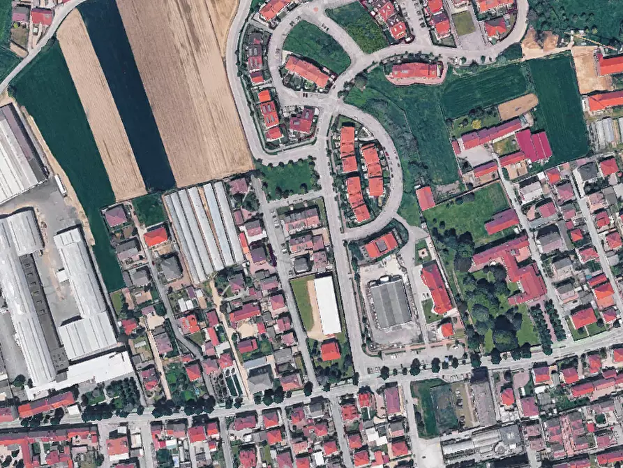 Immagine 2 di Stabile in vendita  in Viale della Libertà a Carmagnola