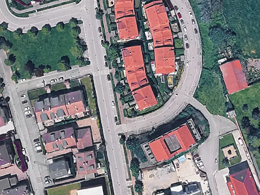 Immagine 3 di Stabile in vendita  in Viale della Libertà a Carmagnola