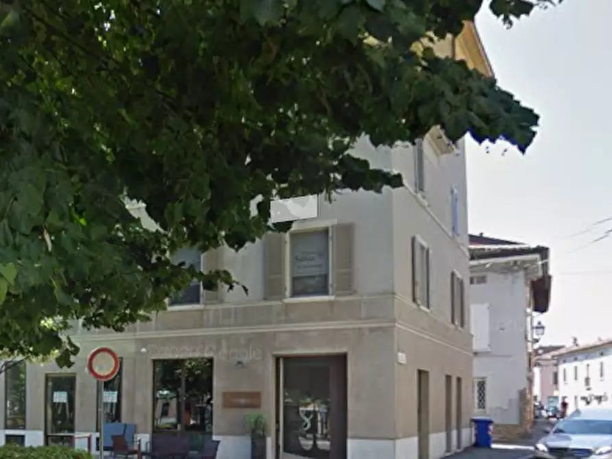 Immagine 2 di Negozio in vendita  in Piazza Italia a Manerbio