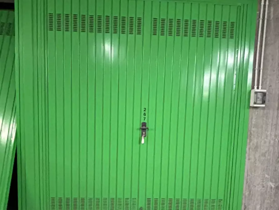 Immagine 1 di Garage in vendita  in Via Envie a Torino