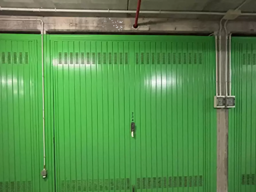 Immagine 1 di Garage in vendita  in Via Envie a Torino