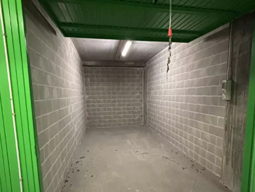 Immagine 2 di Garage in vendita  in Via Envie a Torino
