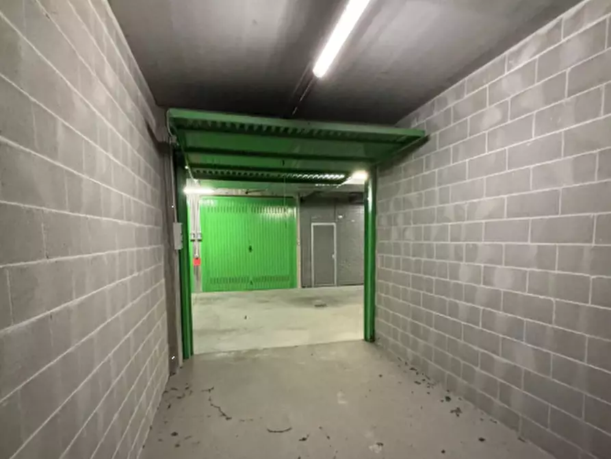 Immagine 3 di Garage in vendita  in Via Envie a Torino