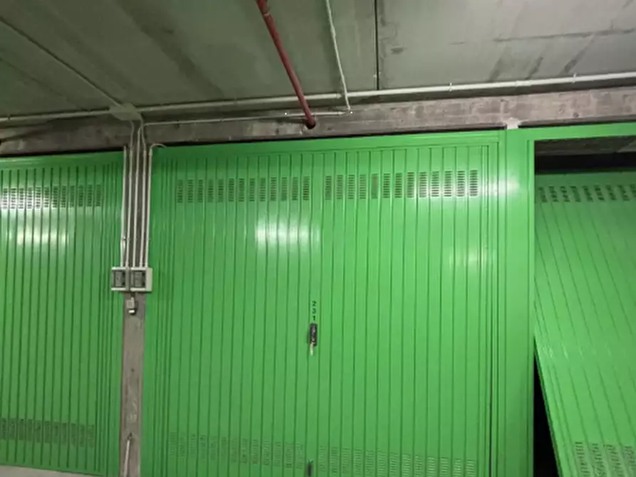 Immagine 1 di Garage in vendita  in Via Envie a Torino