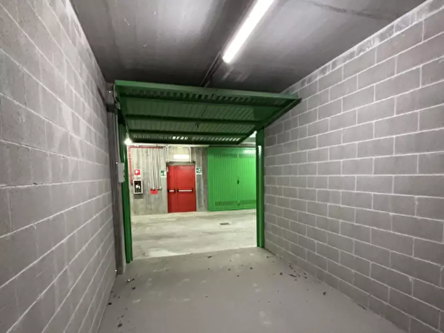 Immagine 3 di Garage in vendita  in Via Envie  a Torino