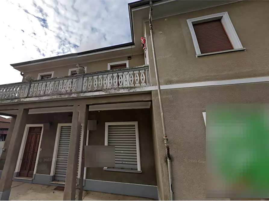 Immagine 3 di Stabile in vendita  in Via Umberto I a Trofarello