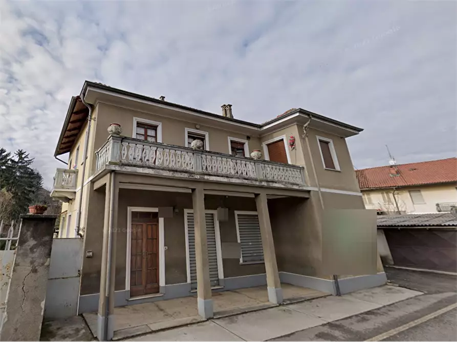 Immagine 5 di Stabile in vendita  in Via Umberto I a Trofarello