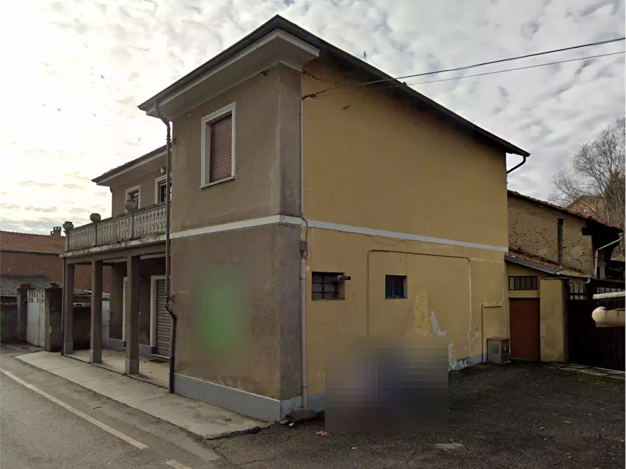 Immagine 11 di Stabile in vendita  in Via Umberto I a Trofarello
