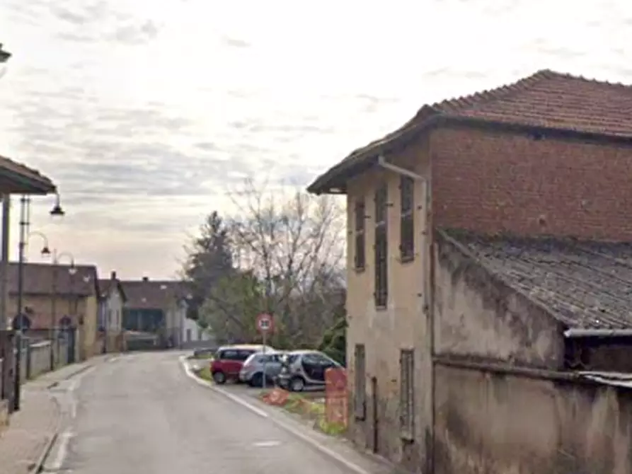 Immagine 16 di Stabile in vendita  in Via Umberto I a Trofarello