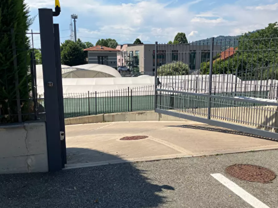 Immagine 1 di Garage in vendita  in Strada Genova a Moncalieri