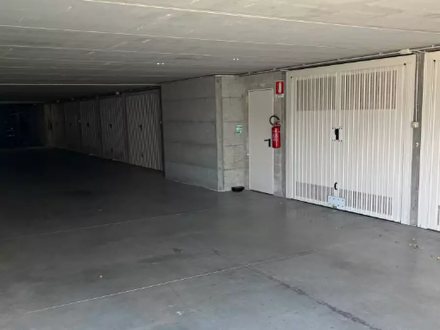 Immagine 2 di Garage in vendita  in Strada Genova a Moncalieri