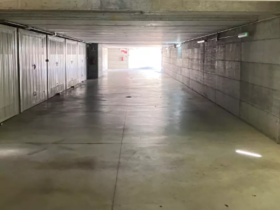 Immagine 4 di Garage in vendita  in Strada Genova a Moncalieri