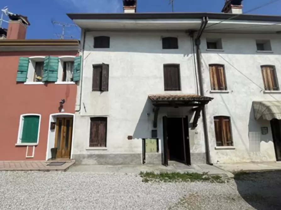 Immagine 10 di Porzione di casa in vendita  in Via Santa Libera a Sernaglia Della Battaglia