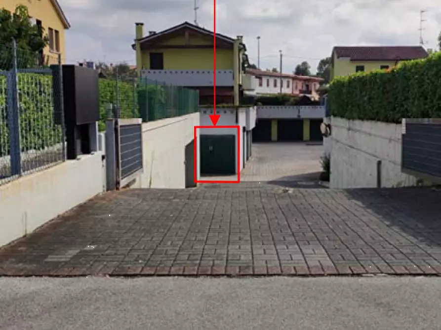 Immagine 1 di Garage in vendita  in Via G. Donizetti a Villorba