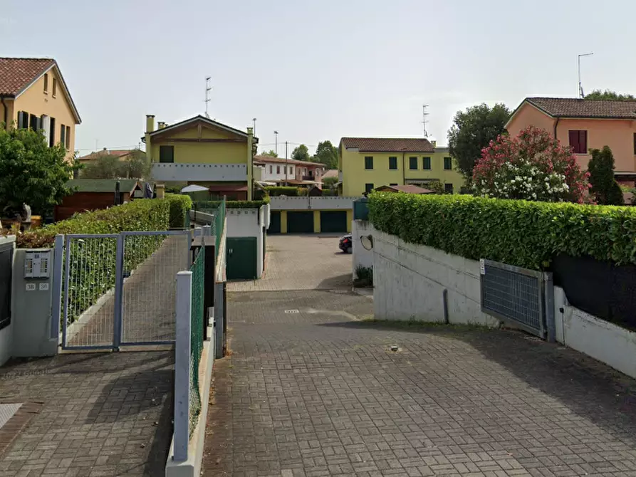 Immagine 2 di Garage in vendita  in Via G. Donizetti a Villorba