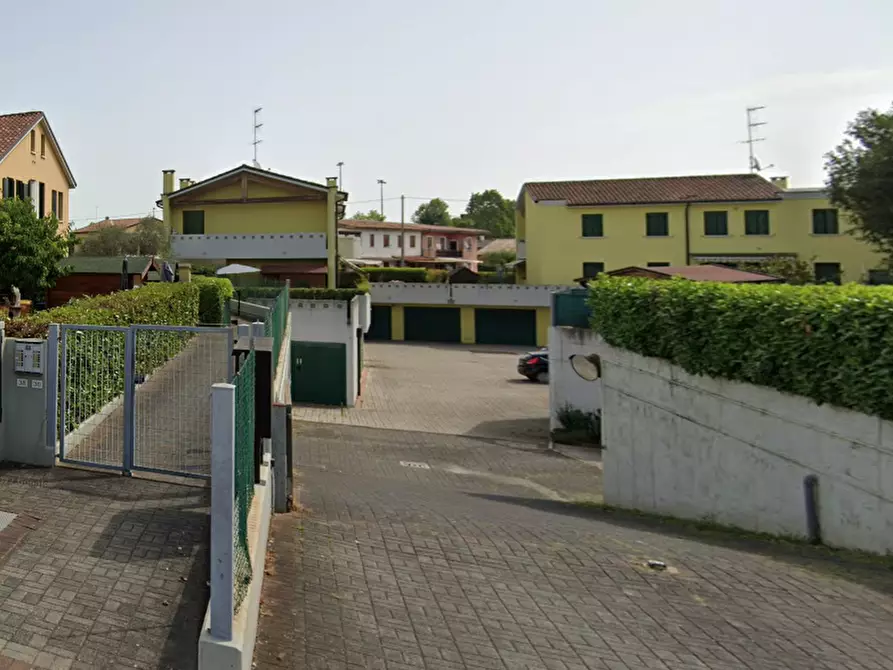 Immagine 3 di Garage in vendita  in Via G. Donizetti a Villorba