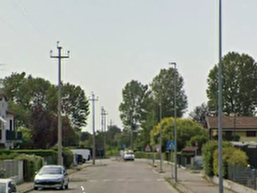 Immagine 8 di Garage in vendita  in Via G. Donizetti a Villorba