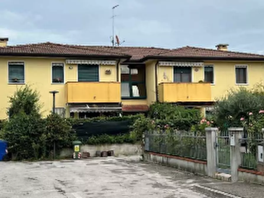 Immagine 3 di Appartamento in vendita  in Via Mahatma Ghandi a Casale Sul Sile