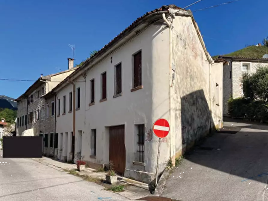 Immagine 2 di Porzione di casa in vendita  in Piazza Roma  a Segusino
