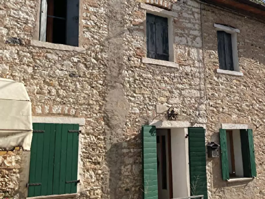 Immagine 1 di Porzione di casa in vendita  in Viale Italia a Segusino