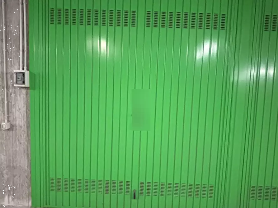 Immagine 1 di Garage in vendita  in Via Envie  a Torino
