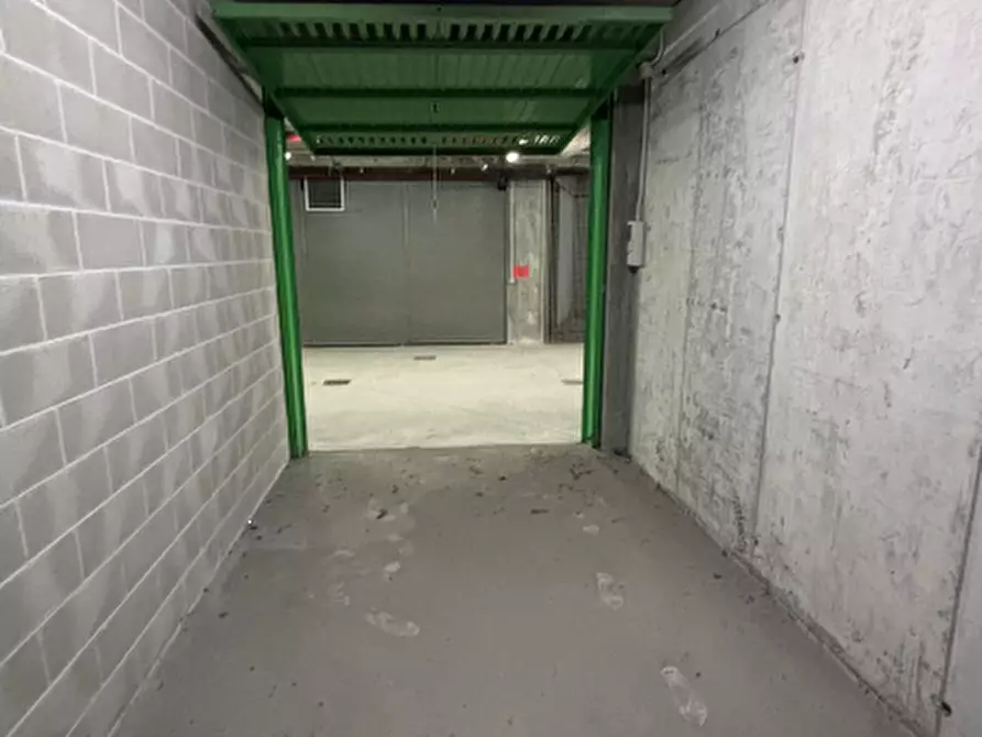 Immagine 3 di Garage in vendita  in Via Envie  a Torino