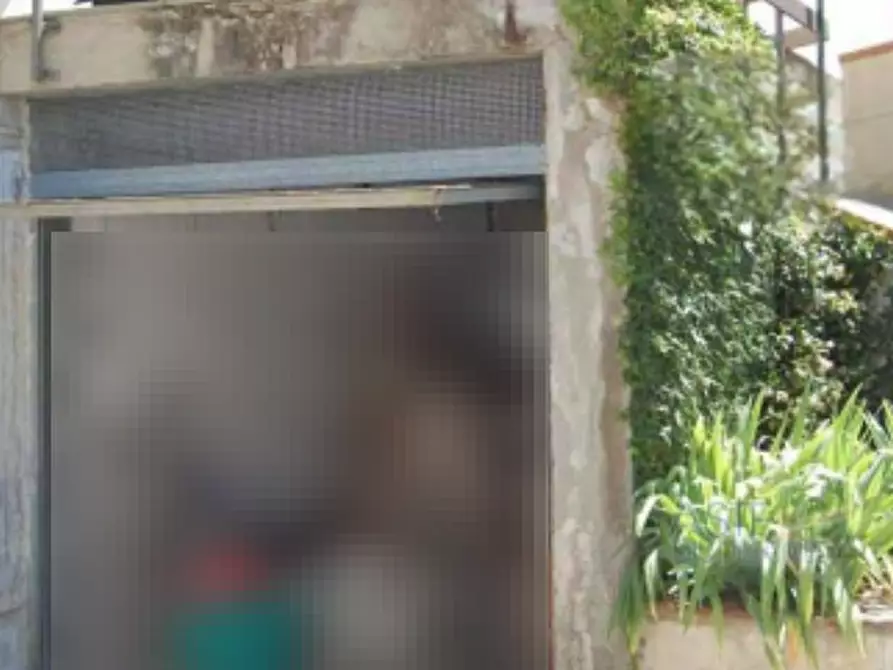 Immagine 1 di Magazzino in vendita  in Via Pistoiese a Campi Bisenzio