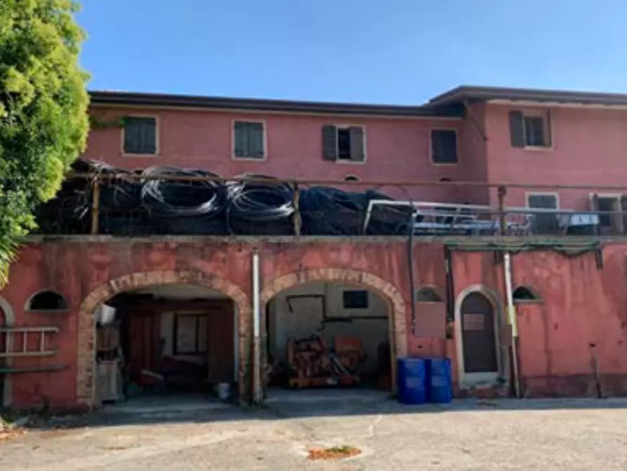 Immagine 4 di Azienda agricola in vendita  in Via Bonemi a Colle Umberto