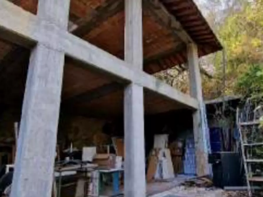 Immagine 3 di Stabile in vendita  in Via Mugellese a Prato