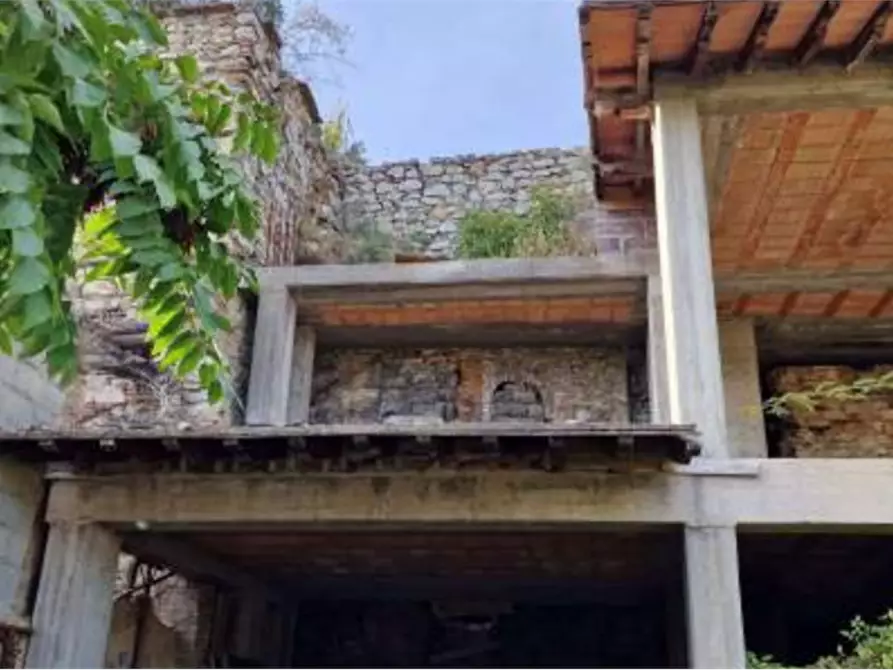 Immagine 5 di Stabile in vendita  in Via Mugellese a Prato