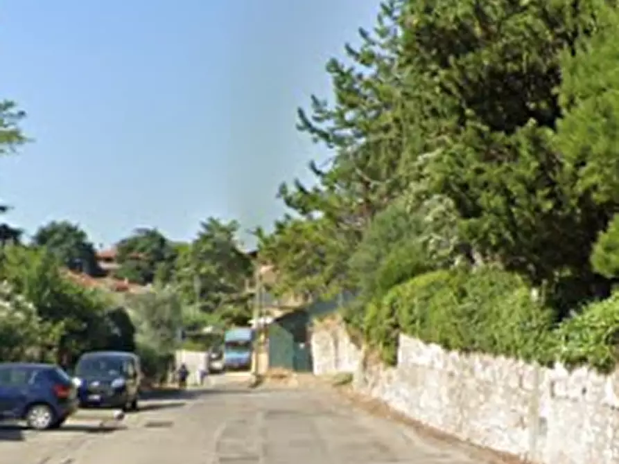 Immagine 10 di Stabile in vendita  in Via Mugellese a Prato