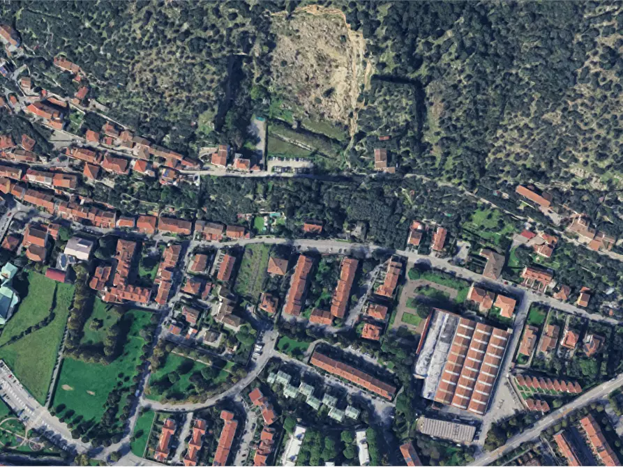 Immagine 12 di Stabile in vendita  in Via Mugellese a Prato