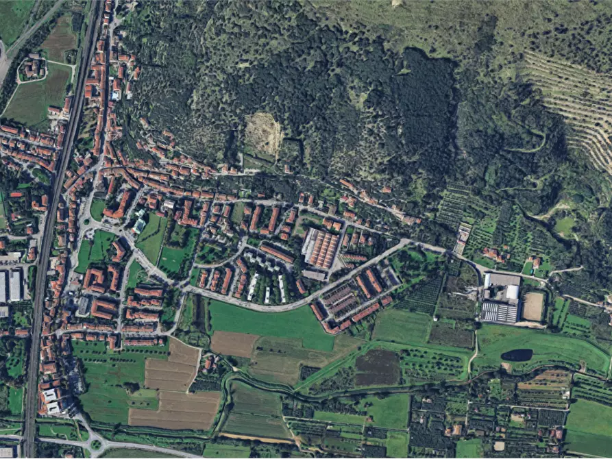 Immagine 13 di Stabile in vendita  in Via Mugellese a Prato