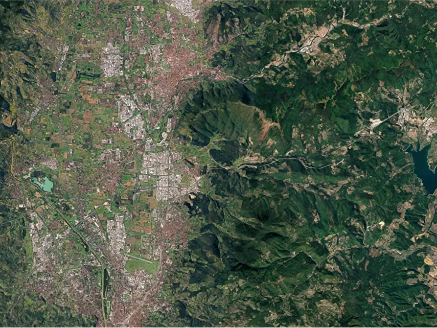 Immagine 16 di Stabile in vendita  in Via Mugellese a Prato