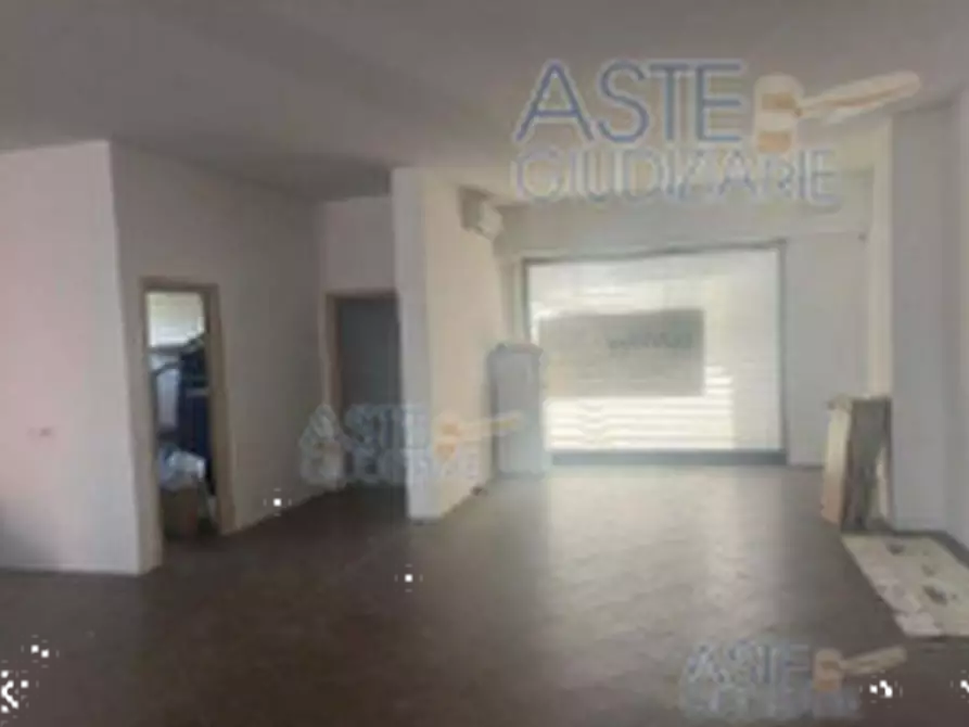 Immagine 4 di Negozio in vendita  in Via Ilaria Alpi a Scarperia