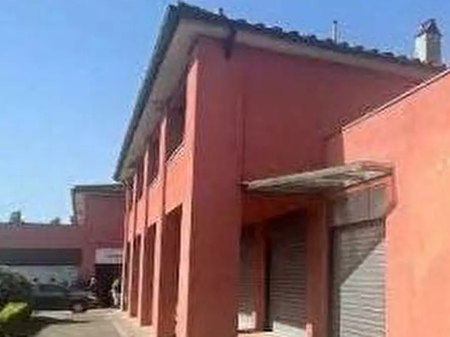 Immagine 3 di Negozio in vendita  in Via Ilaria Alpi a Scarperia