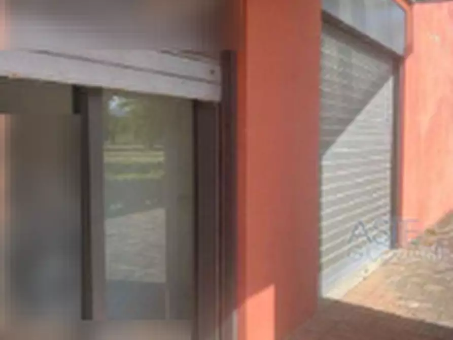 Immagine 2 di Negozio in vendita  in Via Ilaria Alpi a Scarperia