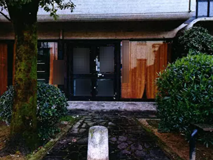 Immagine 1 di Negozio in vendita  in Via Montalese a Montemurlo