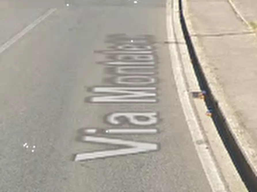 Immagine 5 di Negozio in vendita  in Via Montalese a Montemurlo