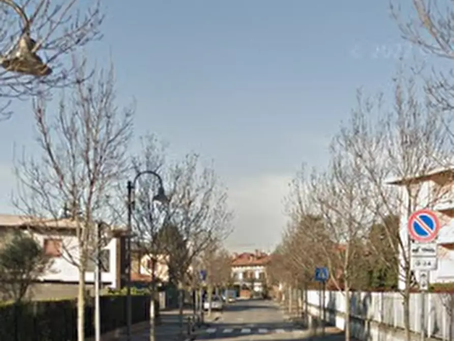 Immagine 7 di Garage in vendita  in Via Bravi a Terno D'isola