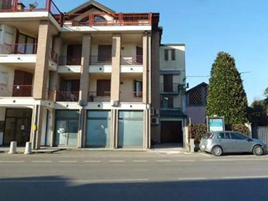 Immagine 1 di Negozio in vendita  in Via Guglielmo Marconi a Mozzanica