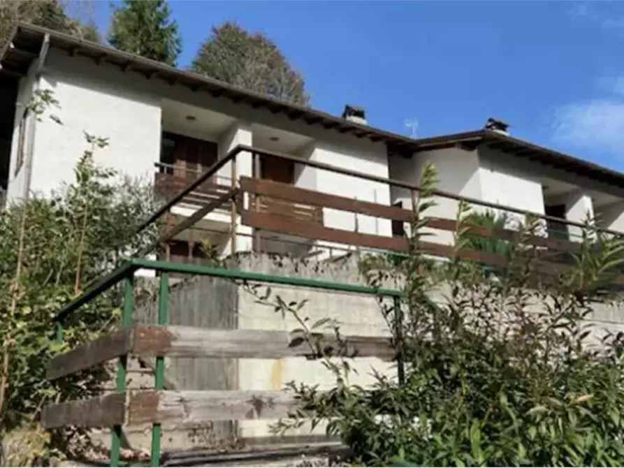 Immagine 2 di Villetta a schiera in vendita  in Via Gavazzo a Valbondione