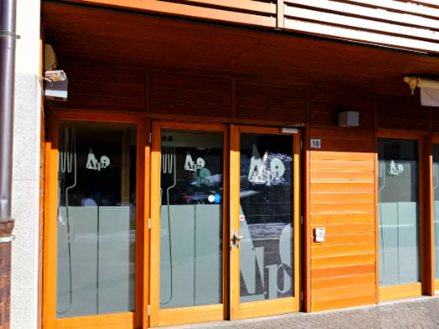 Immagine 1 di Negozio in vendita  in Via della Costa a Schilpario