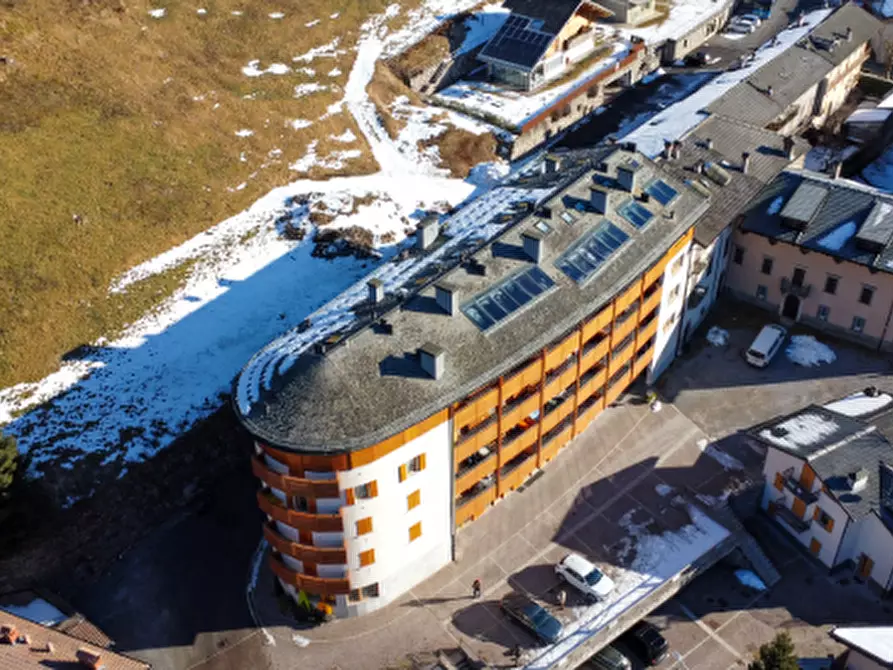 Immagine 2 di Negozio in vendita  in Via della Costa a Schilpario