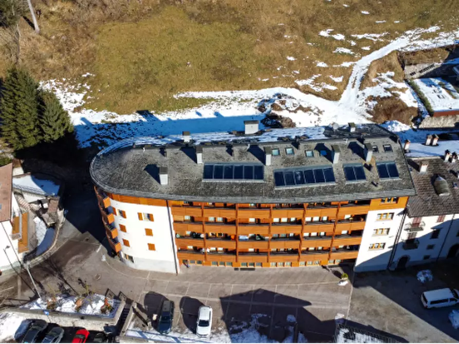 Immagine 3 di Negozio in vendita  in Via della Costa a Schilpario