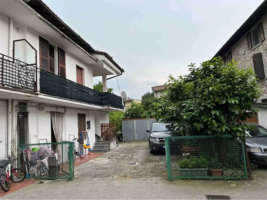 Immagine 3 di Appartamento in vendita  in Via Fratelli Manenti  a Castelli Calepio