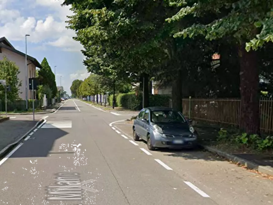 Immagine 9 di Negozio in vendita  in Via Milano a Treviglio