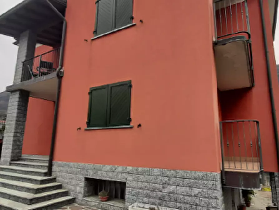 Immagine 2 di Villa in vendita  in Via Nazionale a Casazza